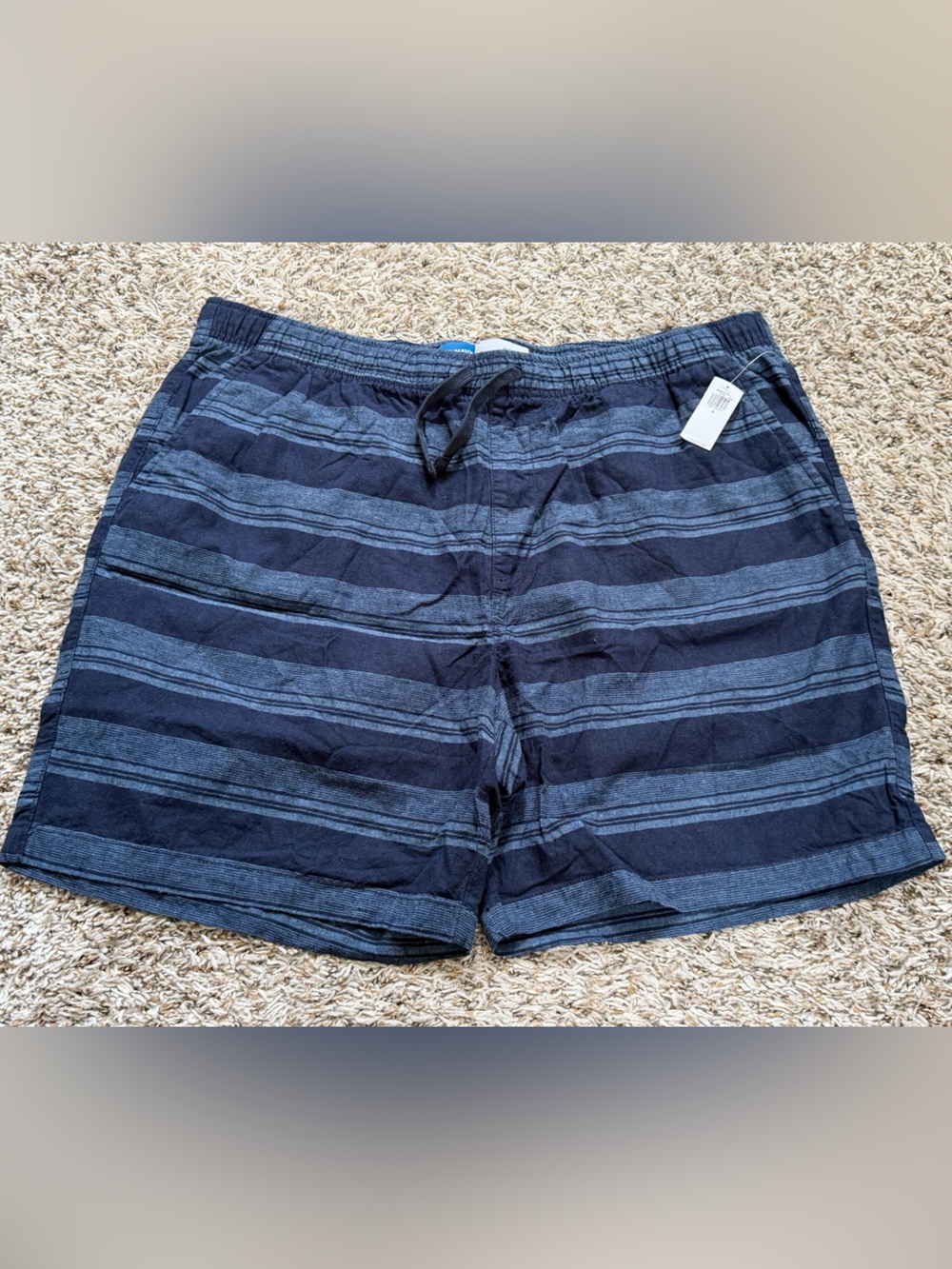 Old Navy Men's Navy and Light Blue Striped Athletic Shorts